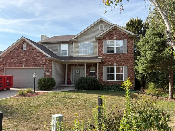 1000 Lake Pointe Ln, Mahomet, IL 61853