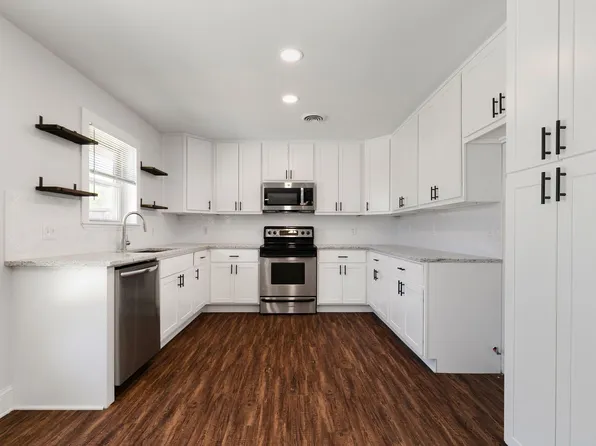 545 Temple Dr, Lewisville, TX 75057