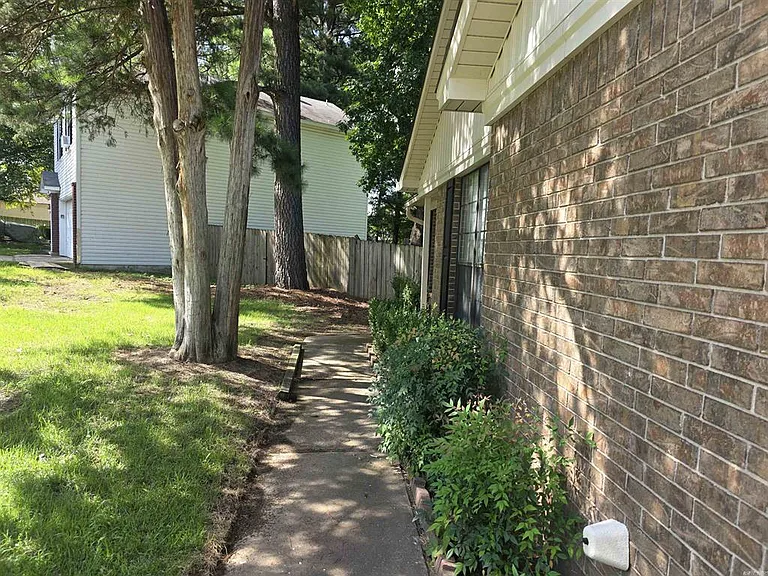 1608 Waldron Cv — Photo 2