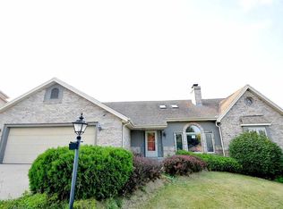 2928 Minot Ln, Waukesha, WI 53188