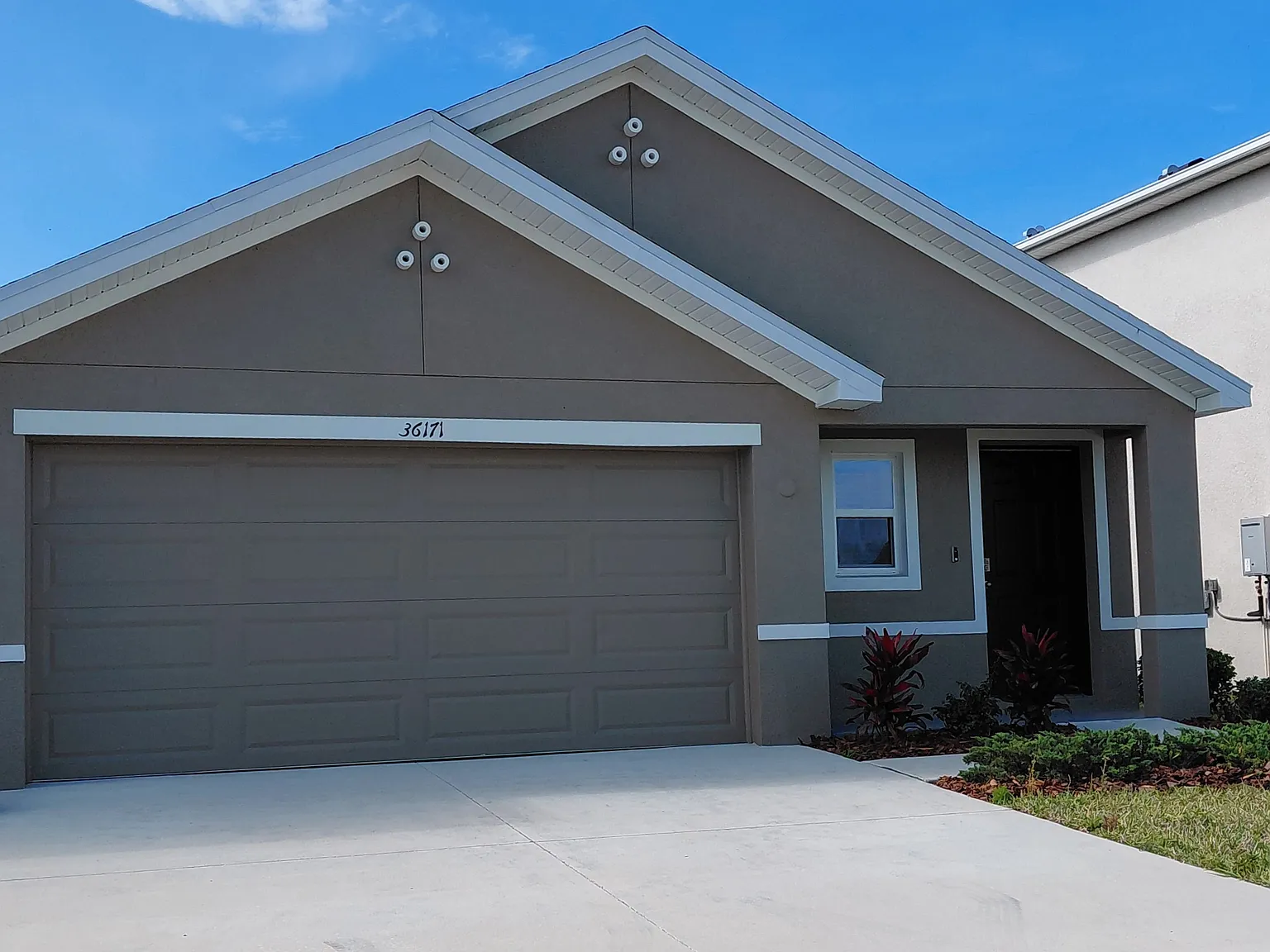 3 bed, 1560 sqft, $2,450 — Photo 1