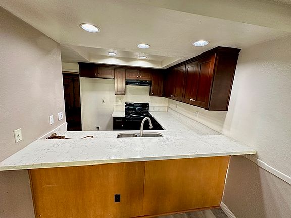 4th image of 1031 S Palmetto Ave #1