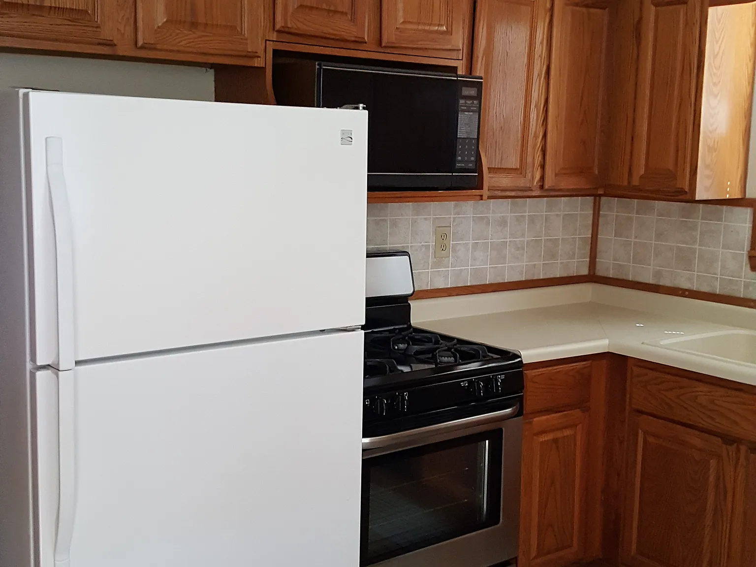 2 bed, 910 sqft, $1,100 — Photo 2