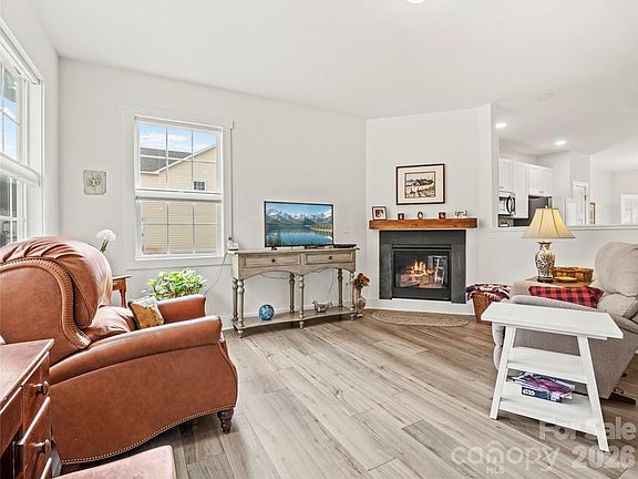 2nd image of 244 Slade Ln