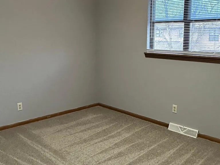 2801 W Broadway #R-3 — Photo 11