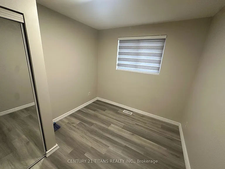 24 Bailey Cres #UPPER — Photo 7
