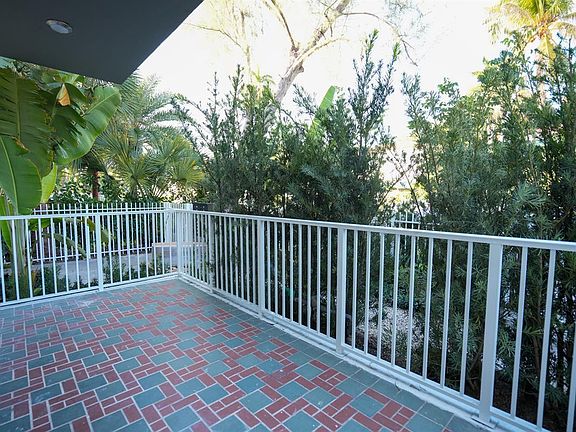 4th image of 1561 Jefferson Ave #1-1-1561