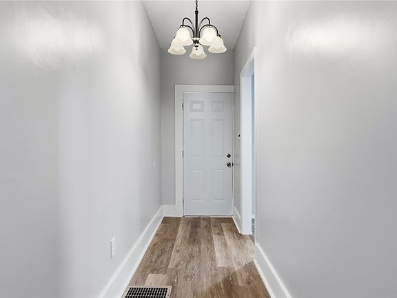 3rd image of 410 W 8th Ave