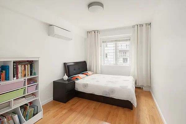 Rented by Douglas Elliman | media 17