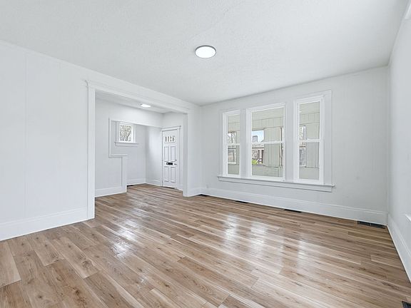 3rd image of 1819 Antoinette St