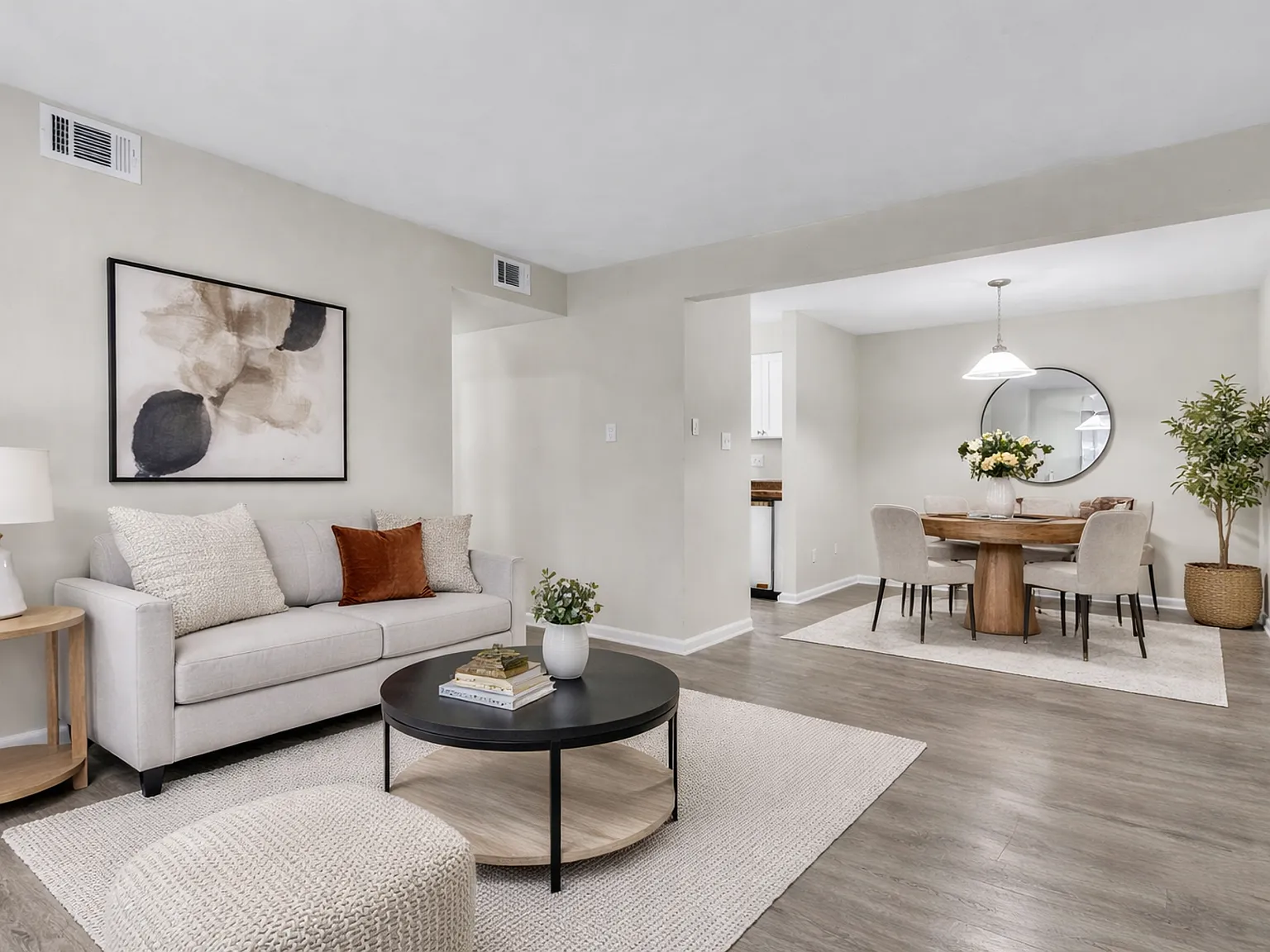 Country Creek Apartments — Photo 2