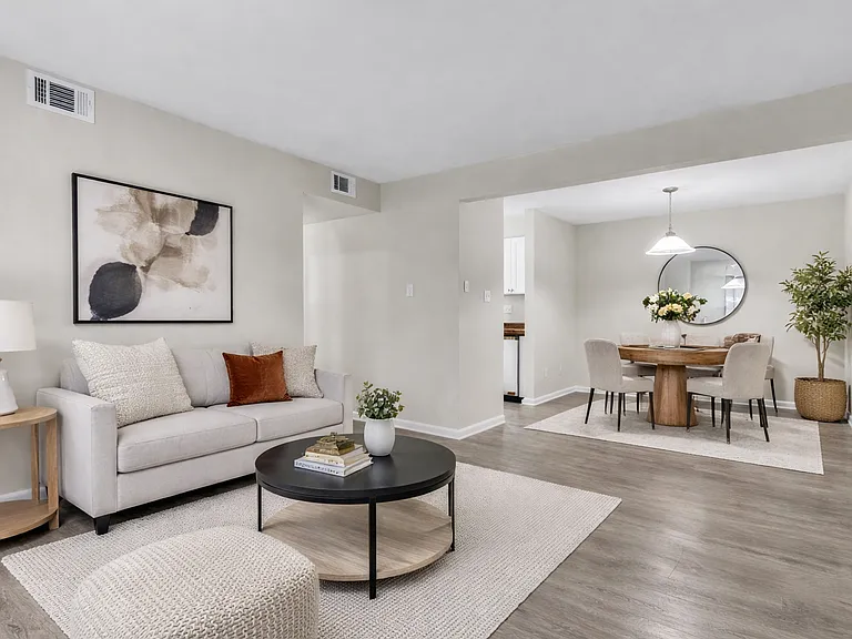 Country Creek Apartments — Photo 2