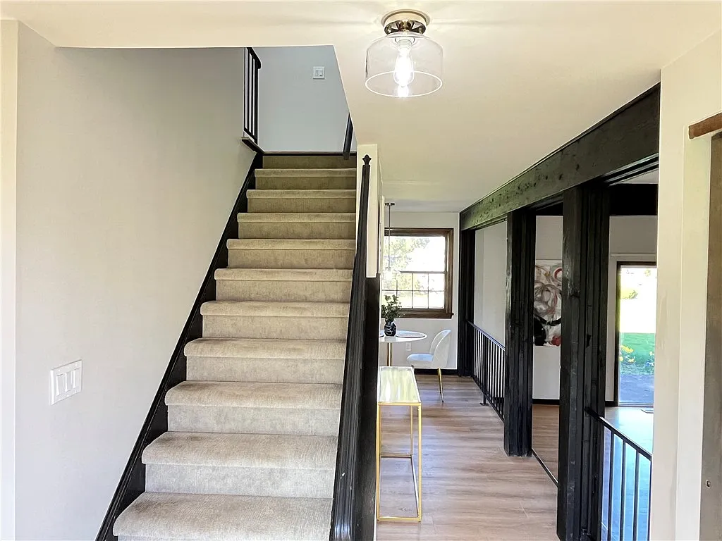 3 bed, 2.5 bath, 1940 sqft, $3,500 — Photo 4