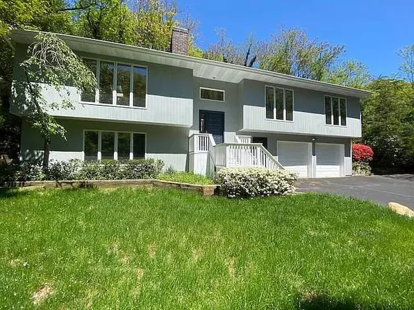 321 E Main St, Centerport, NY 11721