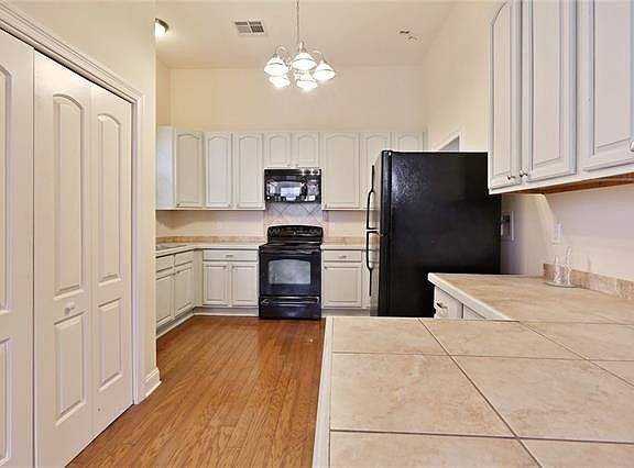 5th image of 2821 Saint Peter St