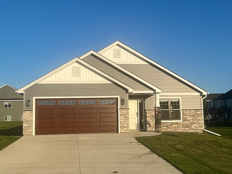 1503 Overlook Dr SE — Photo 1