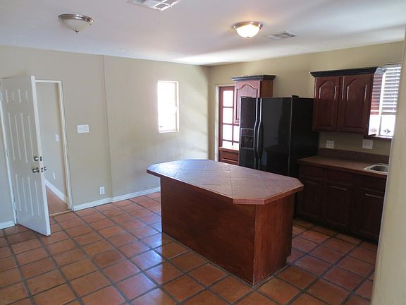 4th image of 2838 E Mulberry Dr