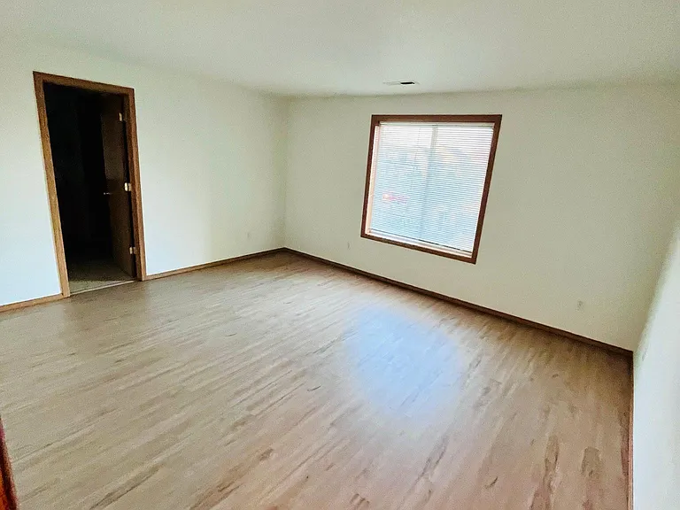 17210 NE 27th Way — Photo 5