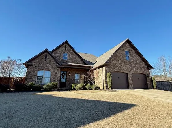 3800 Scotts Place Dr, Saltillo, MS 38866