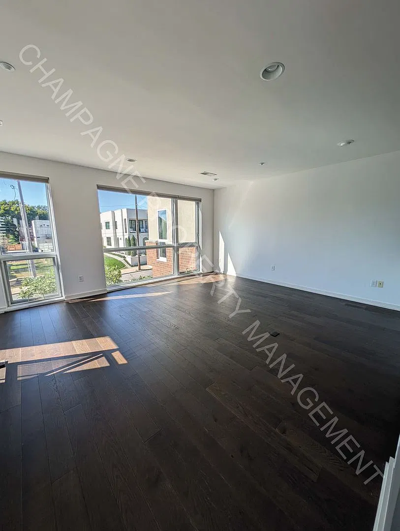 Spacious 3-Story Corner Townhome in Westside North — Photo 2