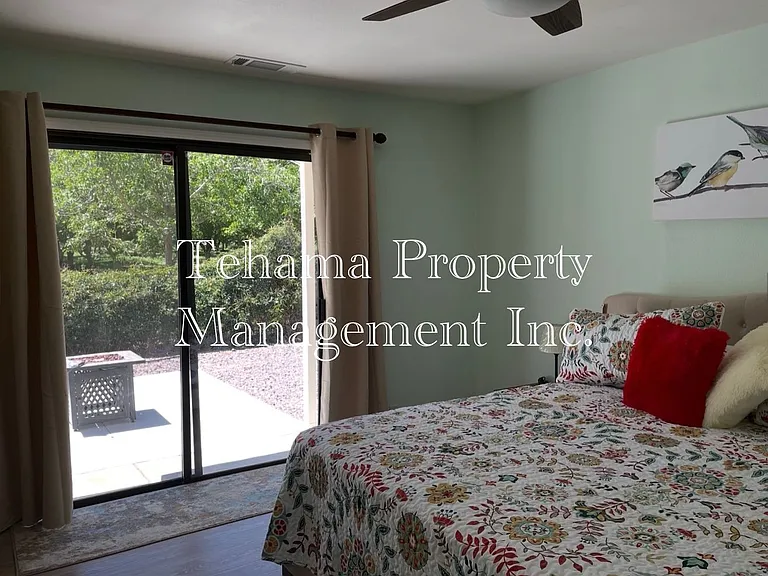 23353 Hamilton Ave — Photo 12