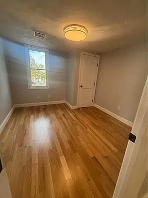 2 bed, 1.0 bath, 900 sqft, $2,300 — Photo 3