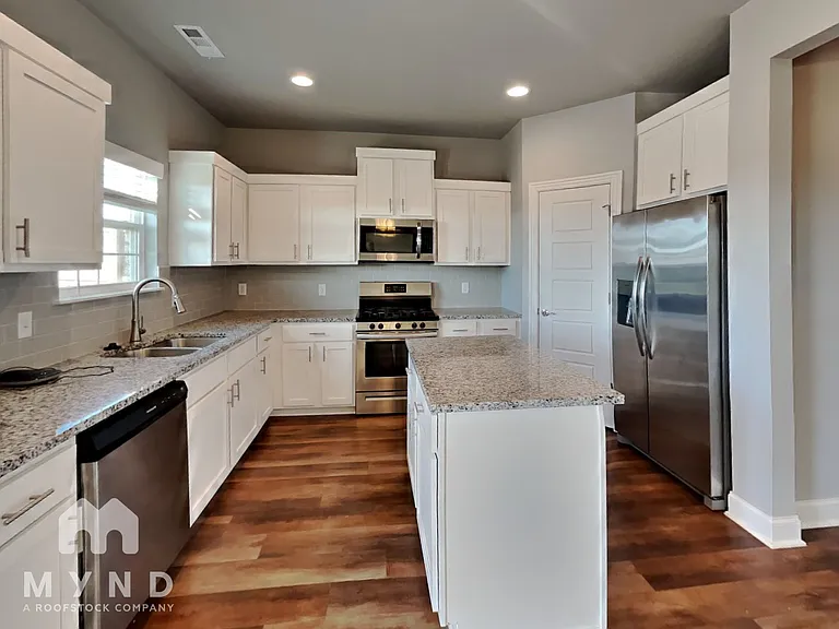 5903 SW Gentle Winds Ave — Photo 5