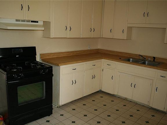 2nd image of 1009 Jasmine Ln