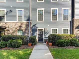 1316 Queen Lyon Ct, Charlotte, NC 28205
