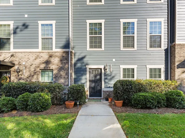 1316 Queen Lyon Ct, Charlotte, NC 28205