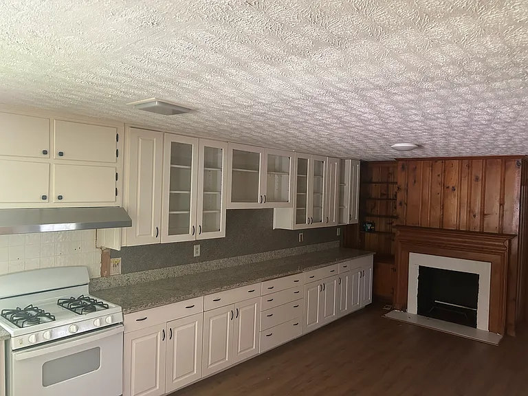 417 Dahlonega St — Photo 6