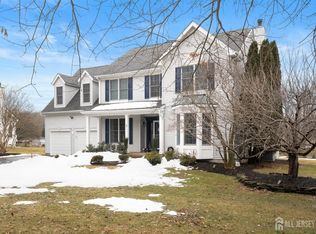 3 Wycklow Dr, Robbinsville, NJ 08691