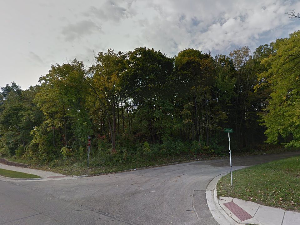 2nd image of 1 S Berkshire Rd