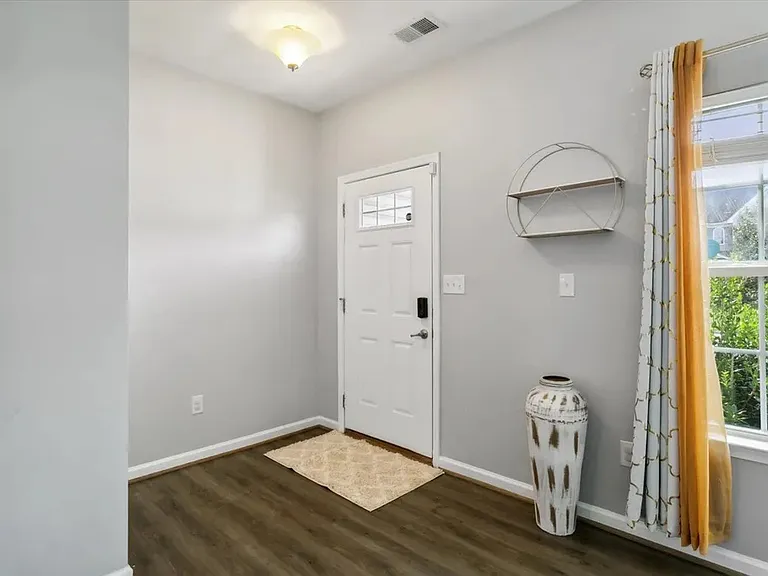 622 Newman Dr — Photo 2