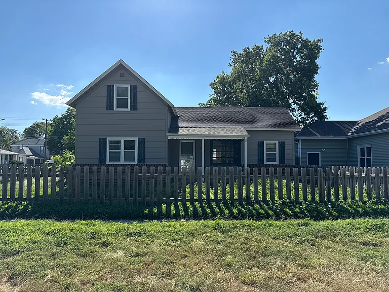 2202 D Ave — Photo 1