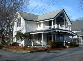 15 10th Ave, Warwick, RI 02886