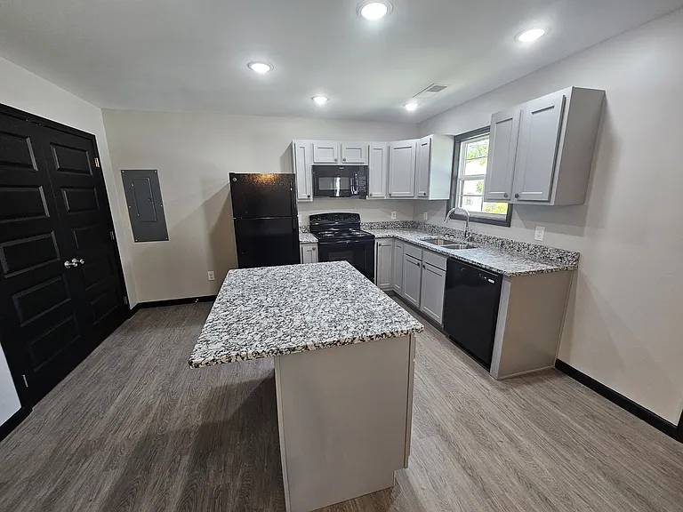 328 Edwards Ave — Photo 3