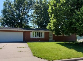 119 Centennial Dr, Mediapolis, IA 52637