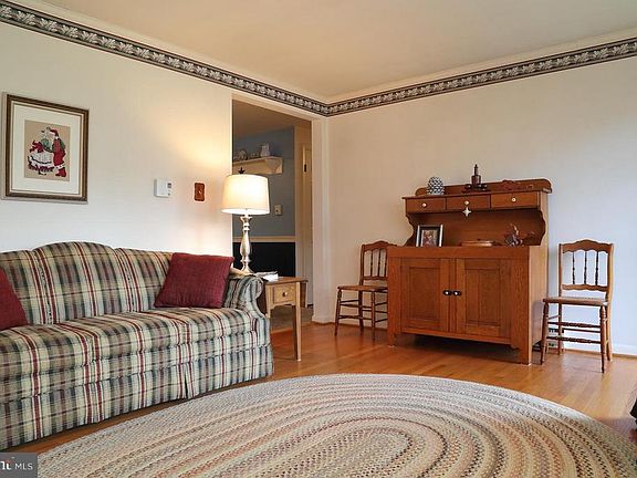 5th image of 302 Fairview Dr