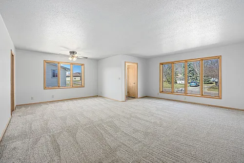 1405 E Rushmore Dr Photo 1