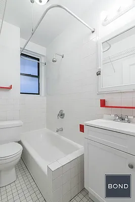 Rented by Bond New York | media 25