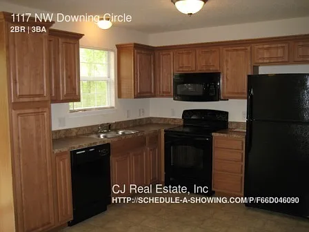 1117 NW Downing Cir — Photo 2