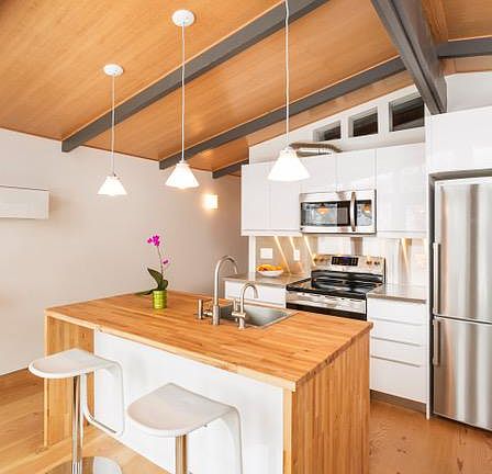 3rd image of 302 11th St #6