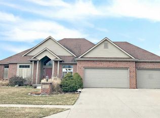 11607 Island Cove Dr, Fort Wayne, IN 46845
