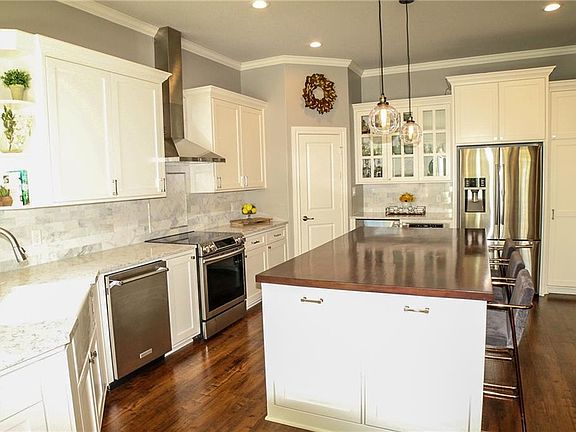 5th image of 8106 Woodcreek Dr