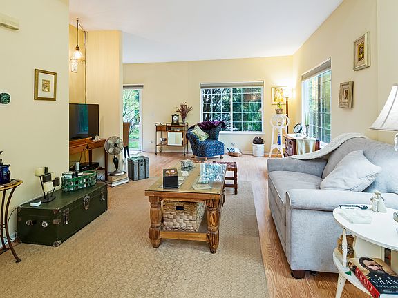 4th image of 106 Southwicke Dr