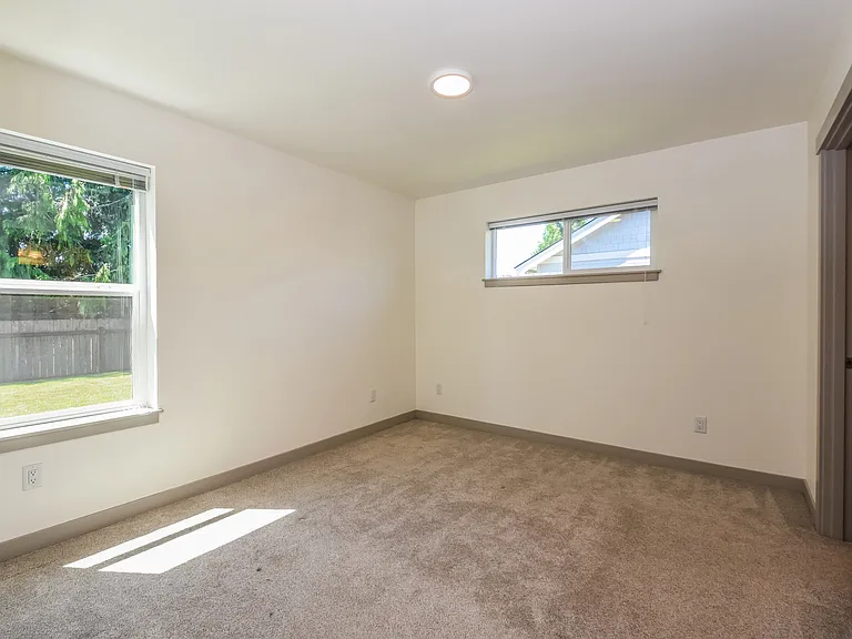 2046 Aaron Dr — Photo 13
