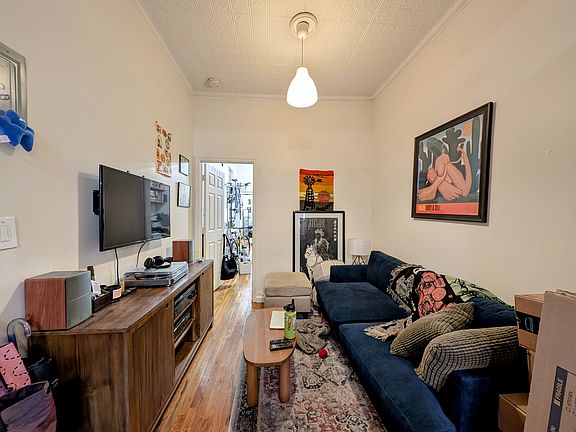 3rd image of 15 Wilson Ave APT 1L