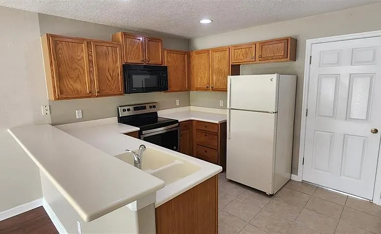 536 Cresting Oak Cir #10 — Photo 4
