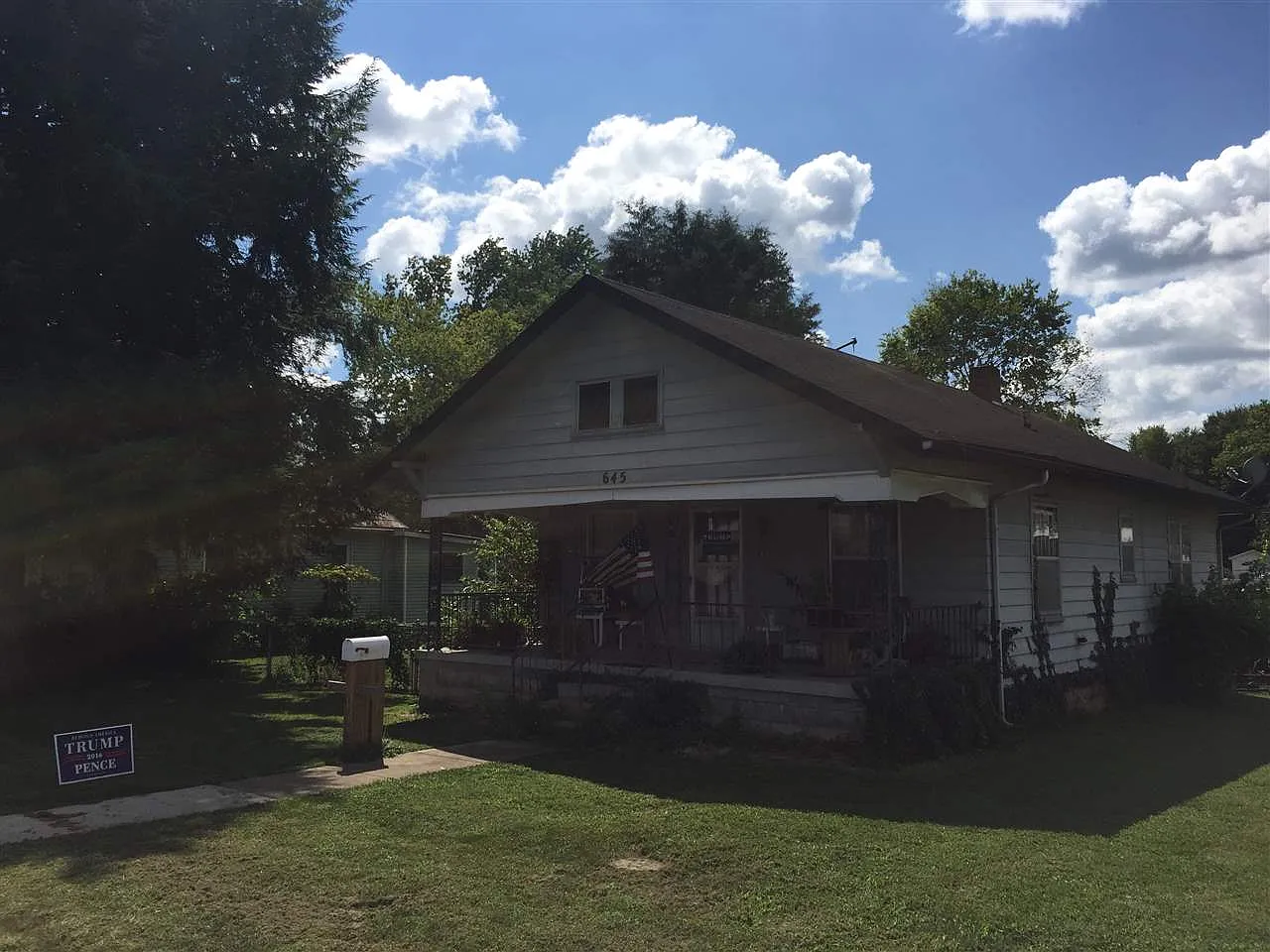 645 S Maple St photo 1
